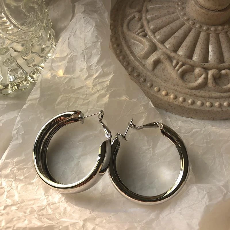 2023 New Trend Retro Hong Kong Style Earrings Single Item Accessory Platform Popular Style Fashion Accessories Stud Earrings