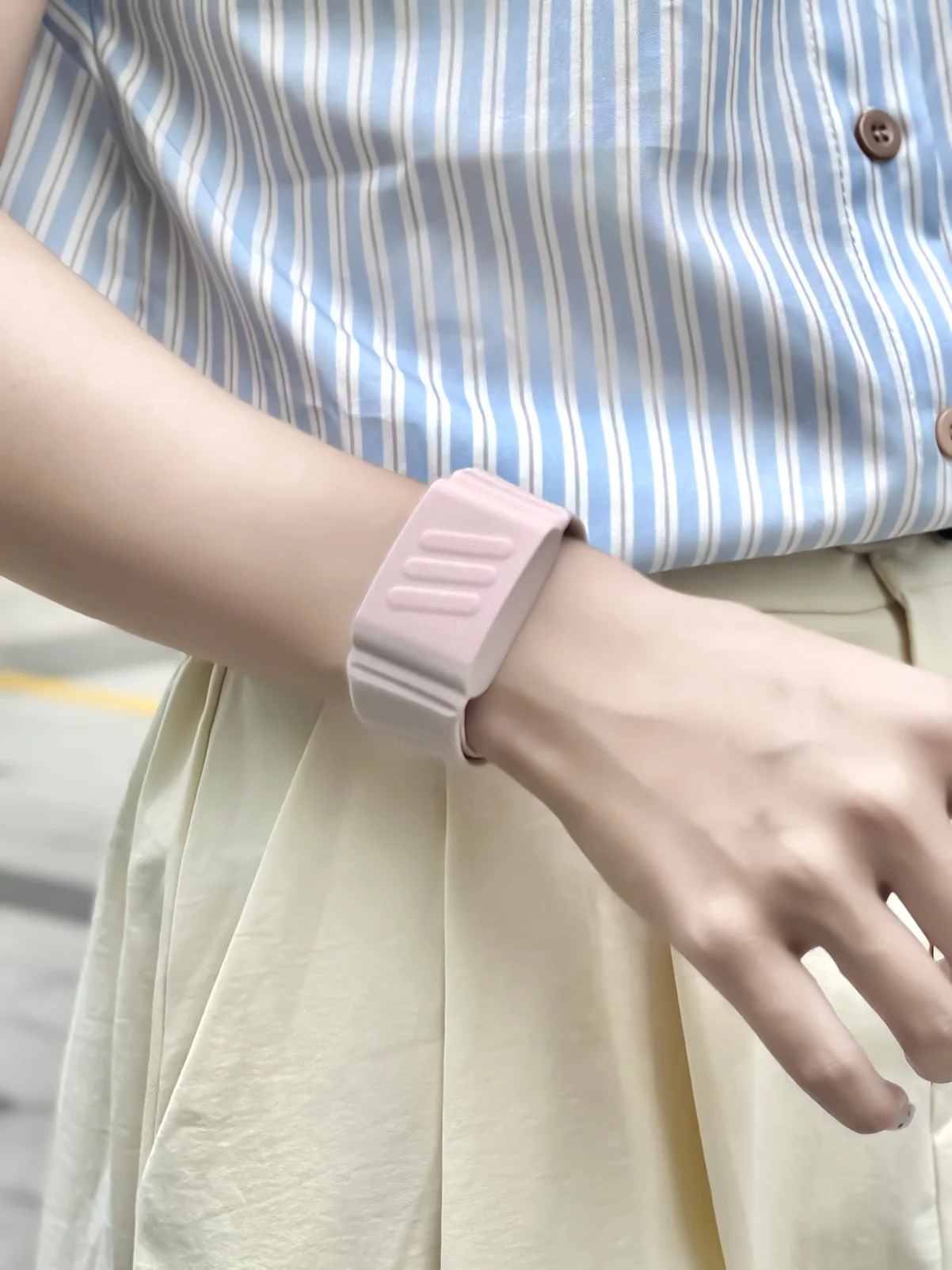 Comfortable and Durable Silicone Sports Wristband for Men & Women