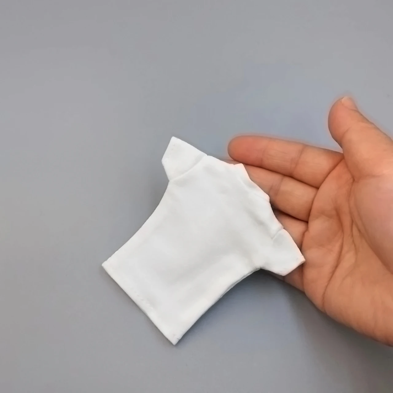 Black T-Shirt Accessory for 12 Action Figures (1/6 Scale)