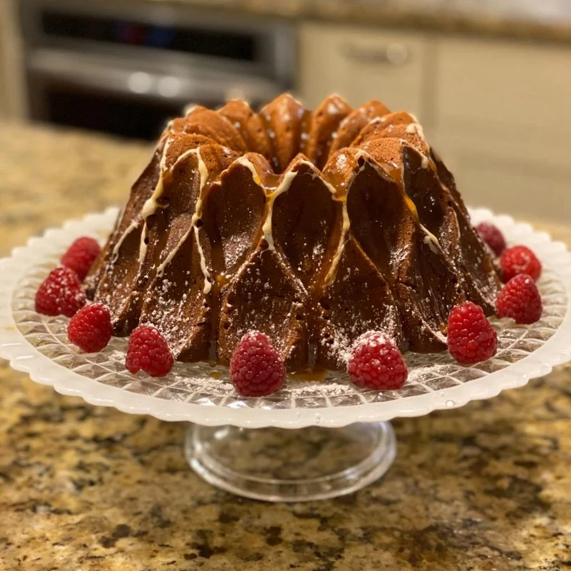 https://ae01.alicdn.com/kf/S79a7ea54119341fbbfa5977ca9a3db1eQ/Crown-Bundt-Pan-Family-Parent-Child-Gathering-Cake-DIY-Mold-Champagne-Gold-9-8X4-Inches.jpg