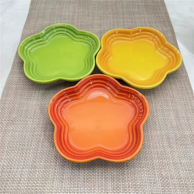 5.5'' Cat Feeding Flower Shaped Ceramic Disc Extra Wide Raised Cats Food Bowl  Anti-vomiting Cat Feeder Pet Delicate Tableware 3