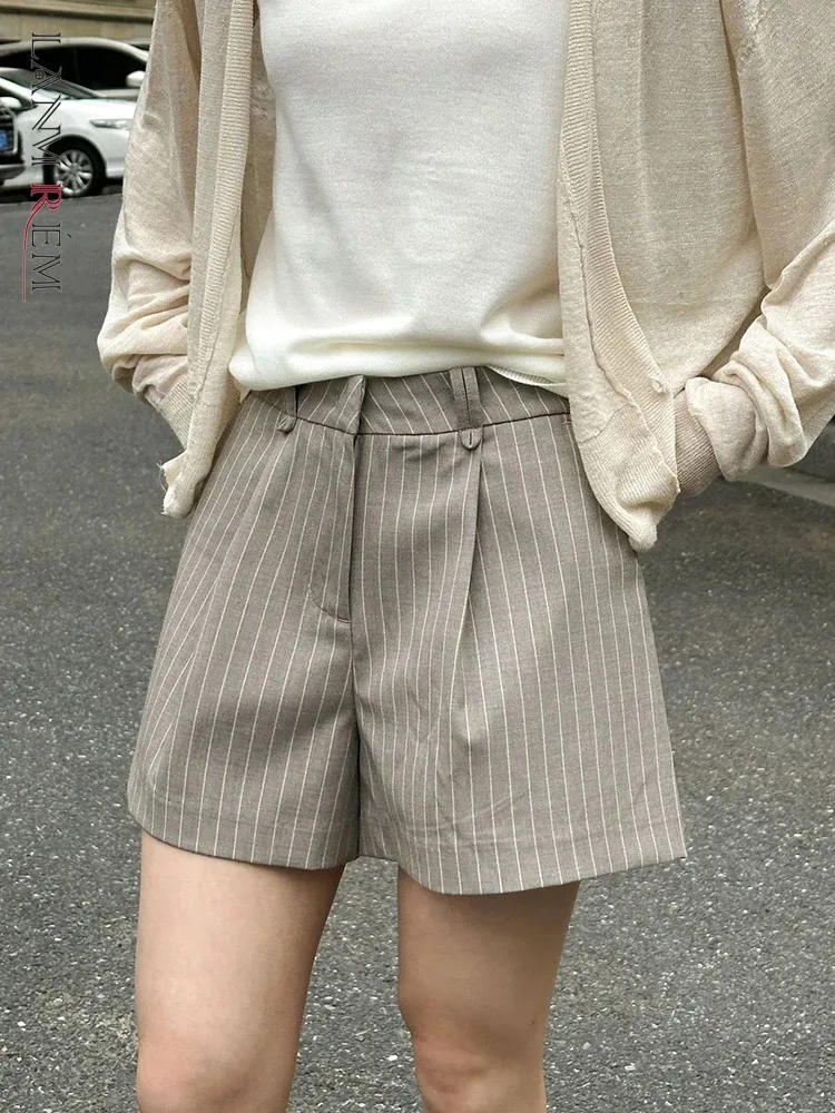 

[LANMREM] Pleated Striped Wide Leg Shorts Women High Waist Vintage Straight Loose Female Clothing Gray 2024 Summer New 26D9118