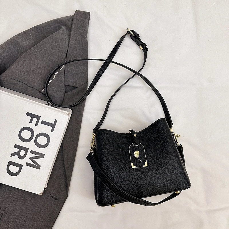 Women PU Leather Solid Color Shoulder Bag Large Capacity Shoulder Bag One Shoulder Bucket Bag for Travel Shopping Work Daily Use