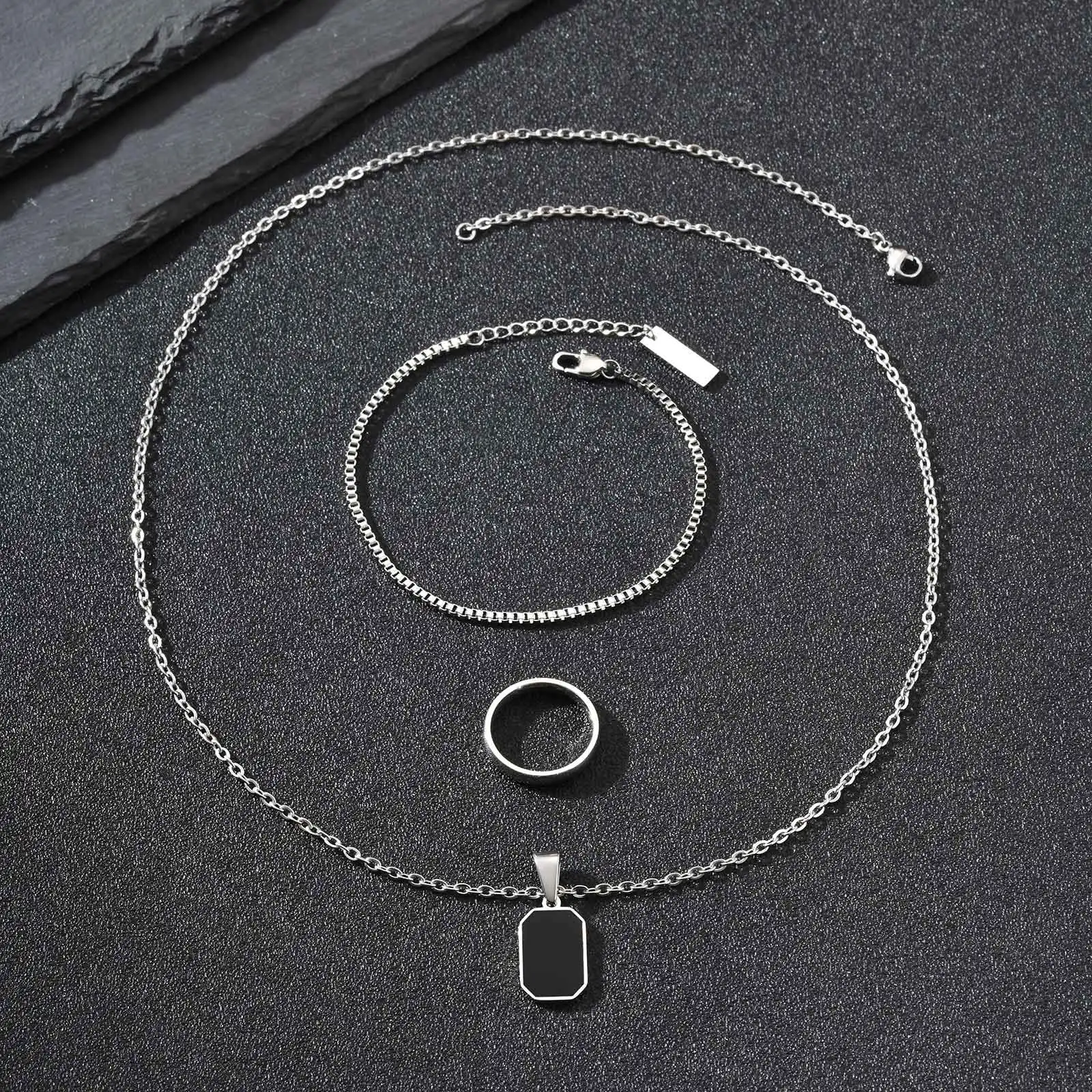 3-teiliges Set Wasserdichtes Trendiges Herren-Halsketten-Set, Edelstahl Emaille Quadratischer Anhänger, Geburtstags-Vatertagsgeschenk für Ihn – Detail 5