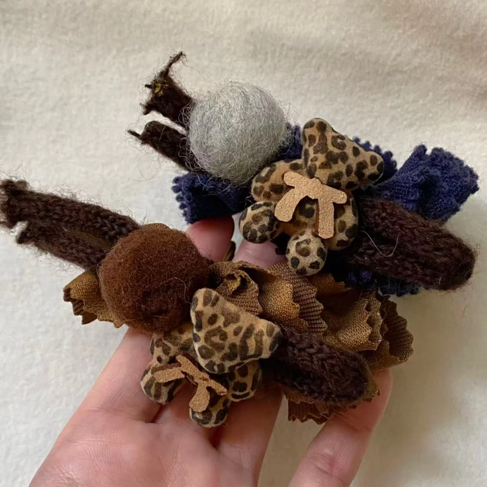 1PC Leopard Print Scrunchies, Brown Navy Hair Ties, Fuzzy Pom-pom Hair Accessories, Ruffled Fabric Elastic Hair Bands