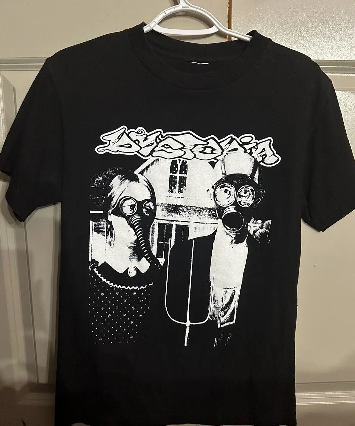 

Черная Маленькая футболка Dystopia Band Merch