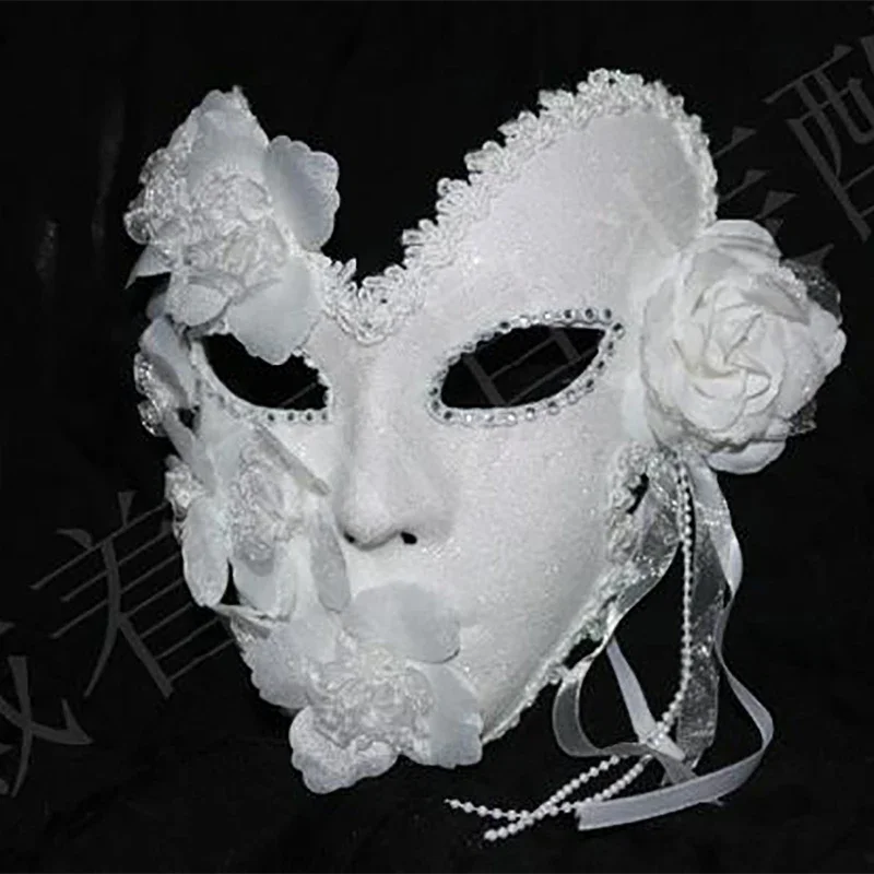 Het Rode Venetiaanse Masker Van Carnaval Stock Afbeelding - Image of