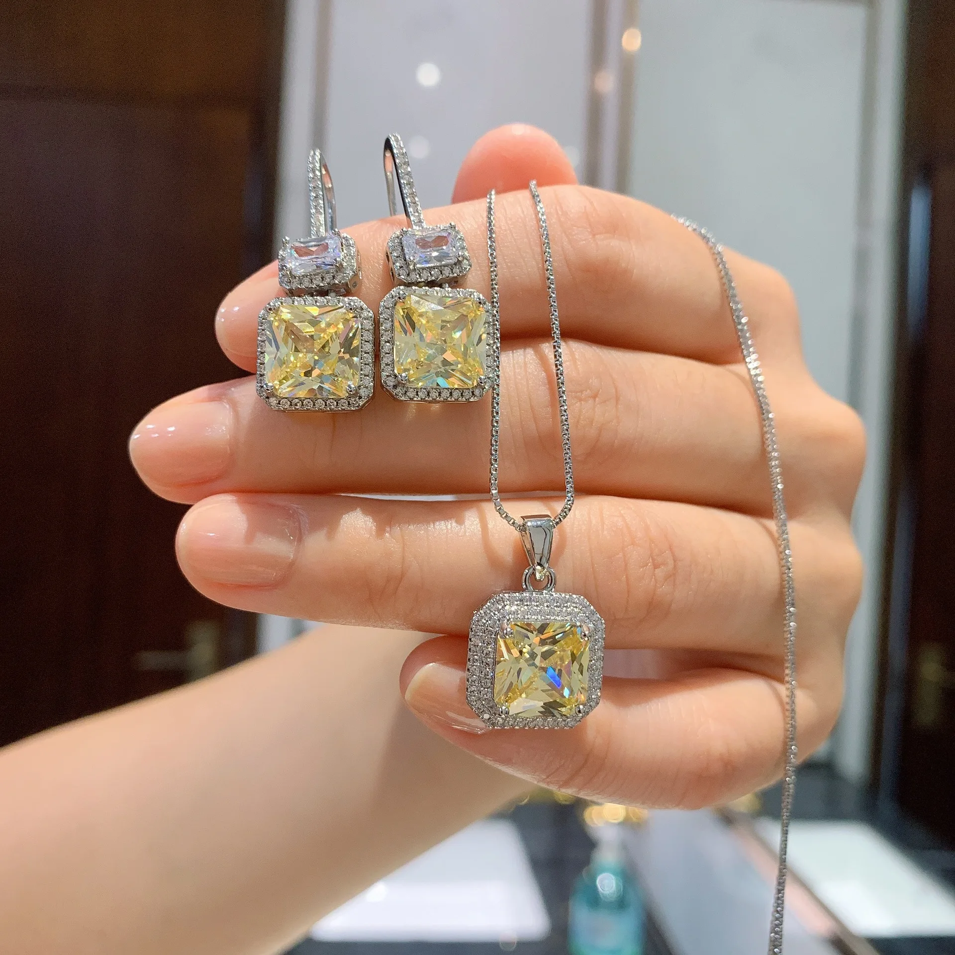 

Yellow Square Crystal Hoop Pendant Earrings Necklace Set High Quality Luxury Jewelry Wedding Party Dance Party Accessory