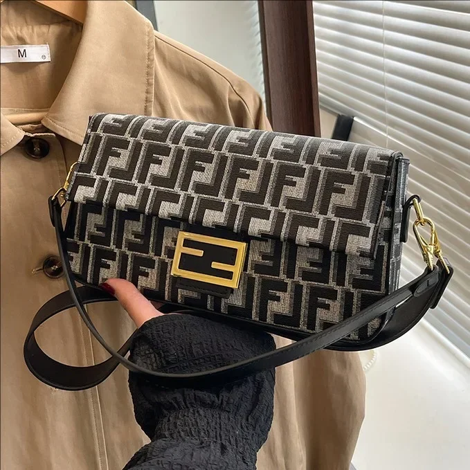 luxury design hot bag with hand-carrying bag new retro shoulder classic fashion versatile crossbody