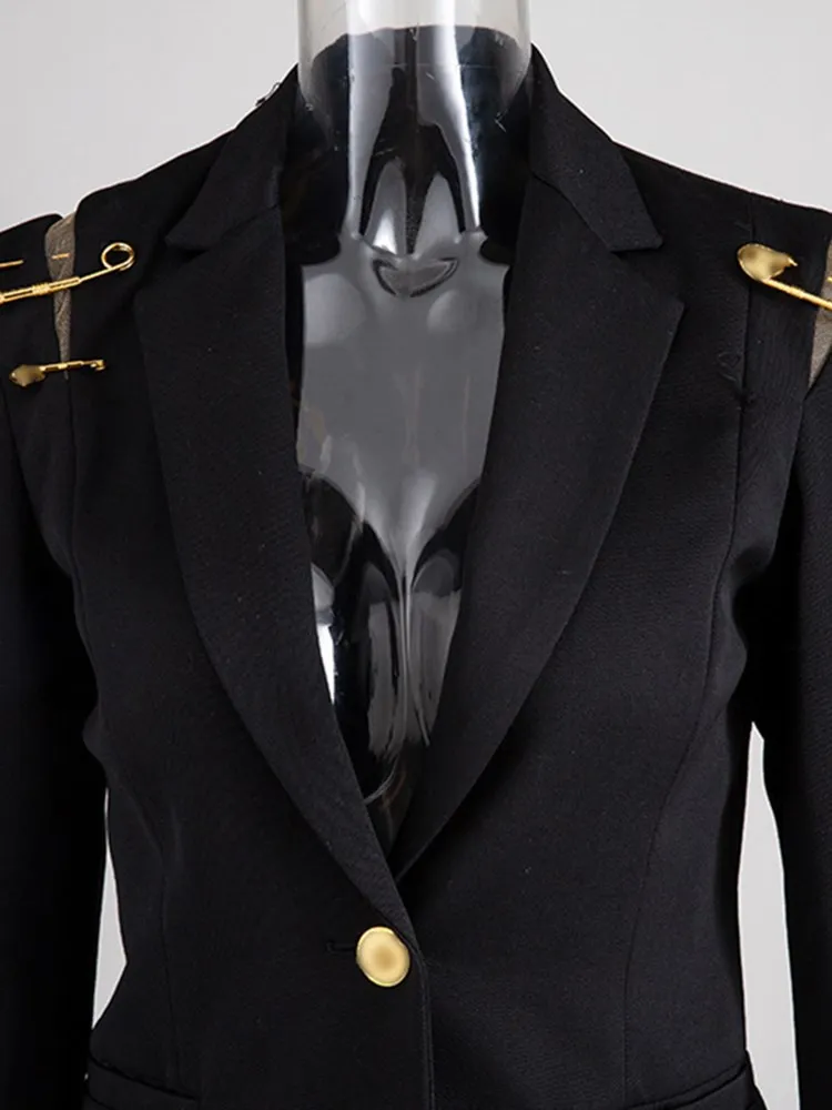 Рисунок 4 - Женский блейзер с отложным воротником