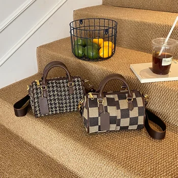 For Daily Use Large Capacity Classic Stripe Plaid Pattern Shoulder Bag PU Crossbody Tote Adjustable Strap Zip Closure