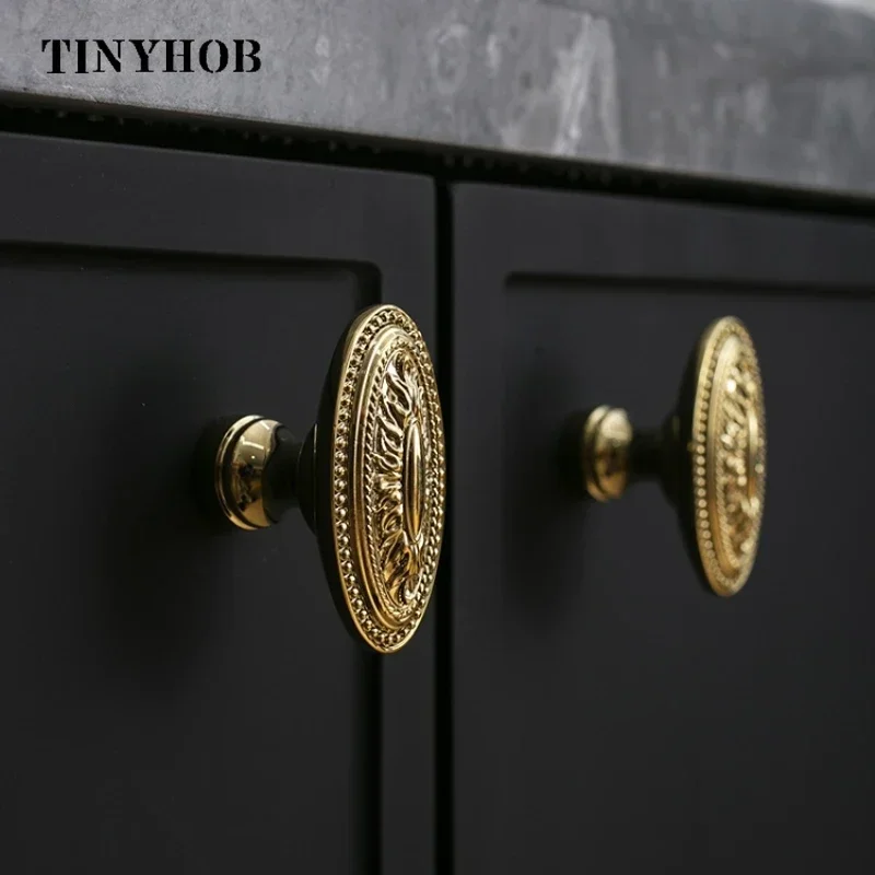 vintage escultura roupeiro botao ouro moveis macanetas 02