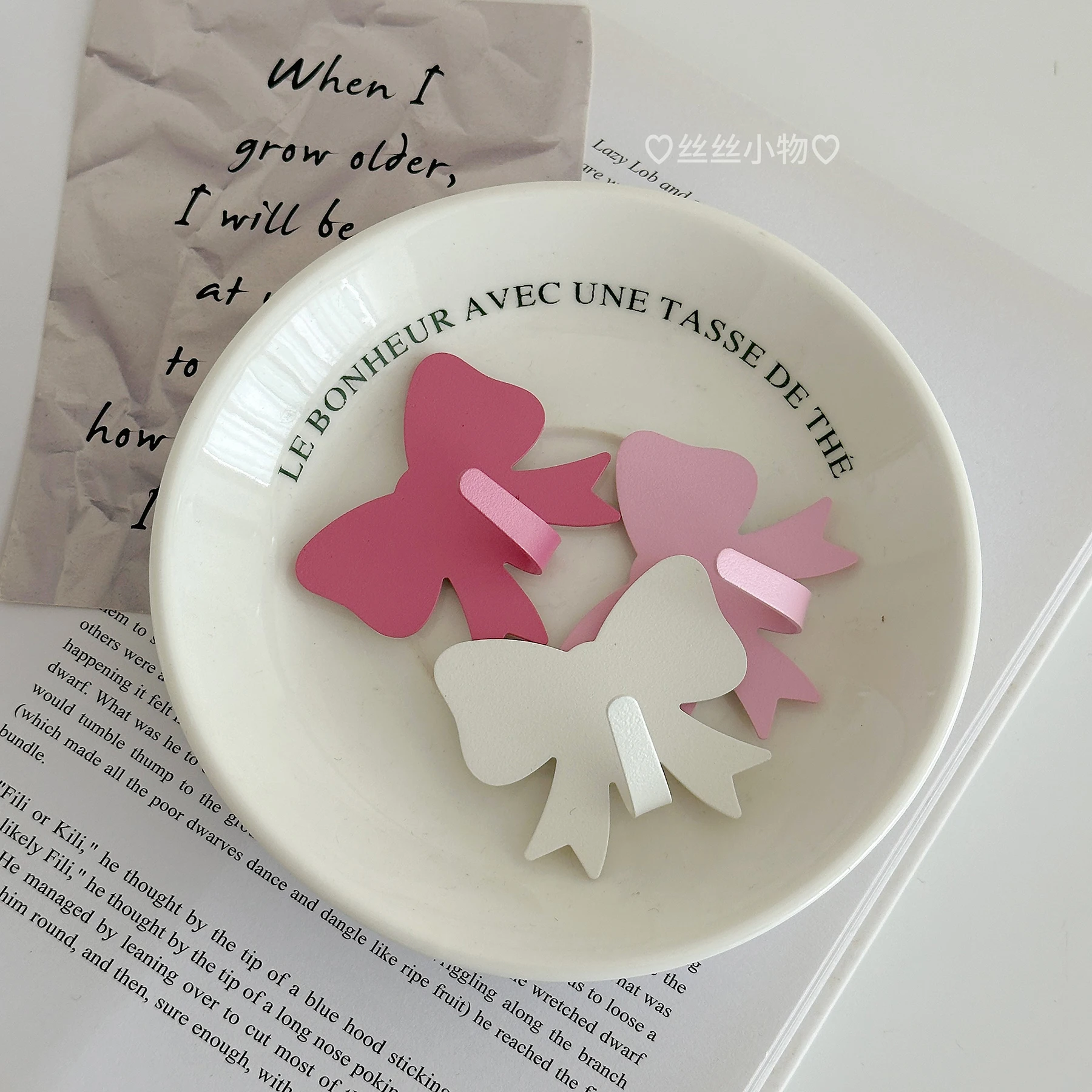 Charming Pink Bow Wall Hook - Decorative & Adhesive-Free Storage Solution
