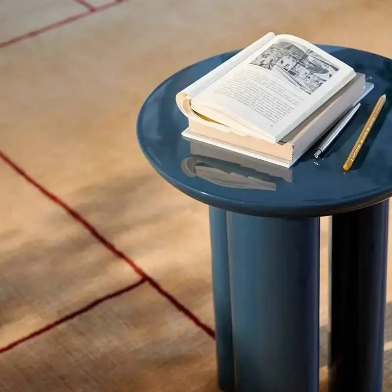 Retro Modern Round Side Table with Vintage Design for Small Spaces Easy Assembly Mid-Century Sofa Coffee Table for Living Room