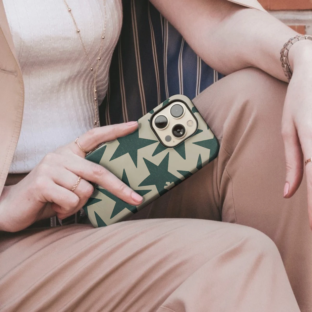 Green Star Shockproof Magnetic Phone Case - Hard Acrylic Cover