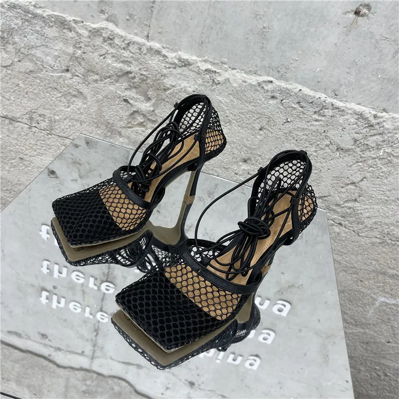 Sexy Mesh Pumpen Sandalen Weibliche Square Toe High Heel Lace Up Kreuz-gebunden Stiletto Hohl Kleid Schuhe Atmungsaktiv Sandale