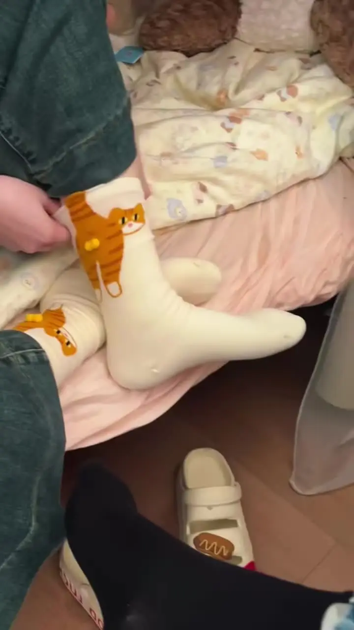 Cartoon Cat Egg Couple Socks Cozy Mid-Calf for Maternity Warm Winter Cute Present for Christmas Cat Lovers Family