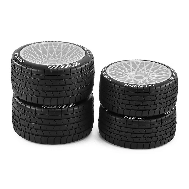 Paire de roues RC 100/108mm avec pneus tout terrain, idéales pour franchir obstacles et terrains accidentés.