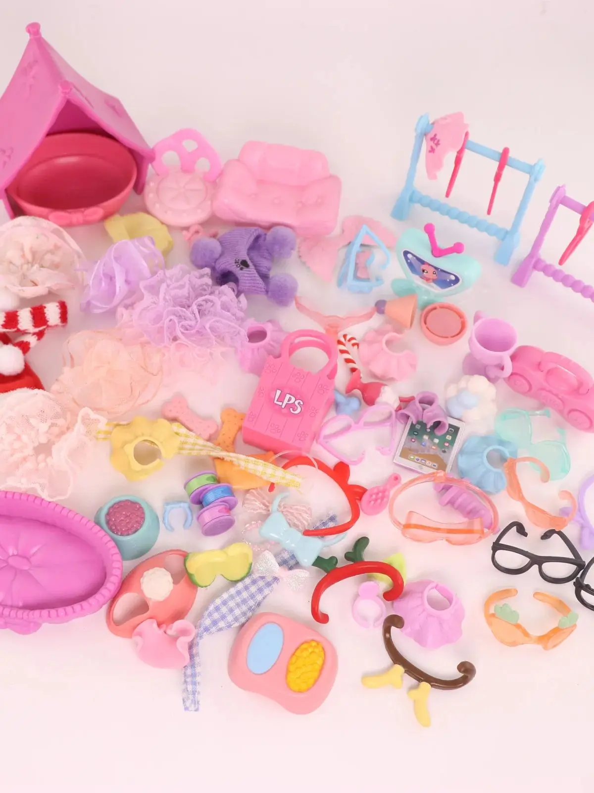 Minilpsshop Tierbedarfs-Shop Zufallspackung 35-teiliges Zubehör-Set mit seltenen Hüten, Halsbändern, Schals, Stühlen, Flügeln und Brillen – Detail 4