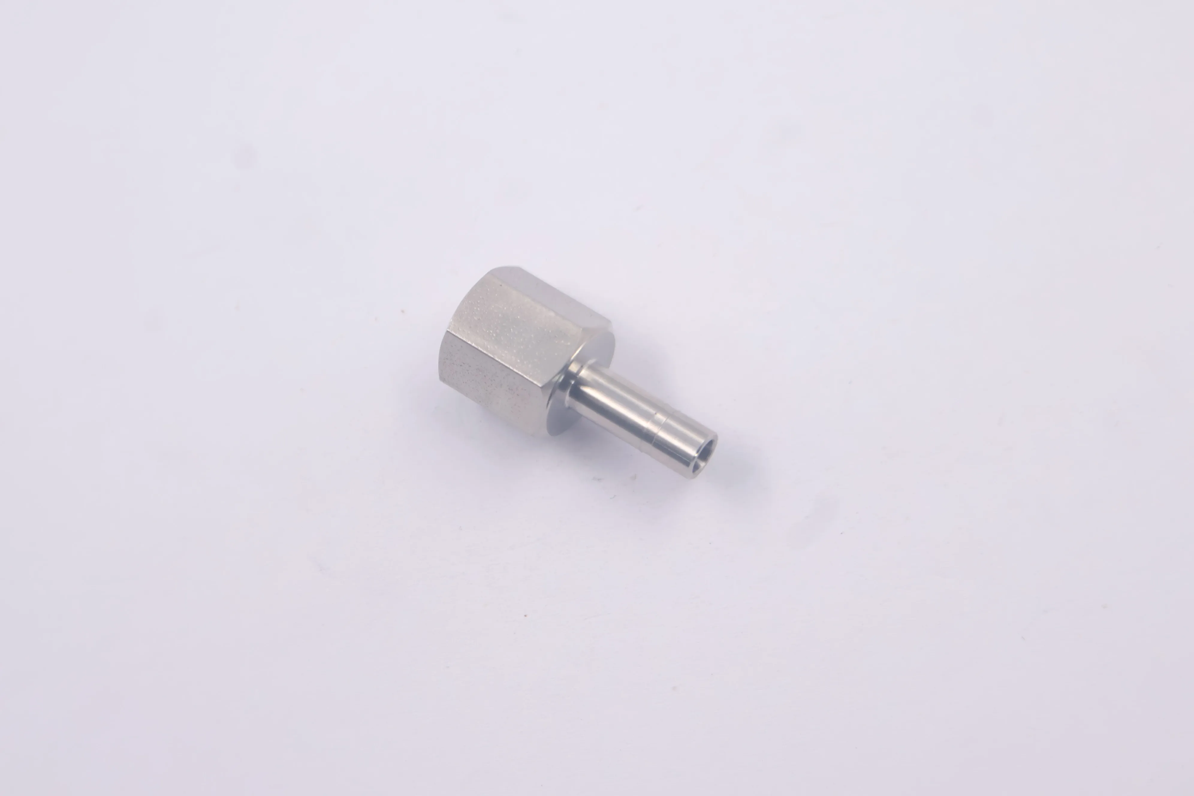 SS-6-MTA-7-4RP, Stainless Steel Tube Fitting, Female Tube Adapter, 6 mm OD x 1/4 in. Female ISO Parallel Thread