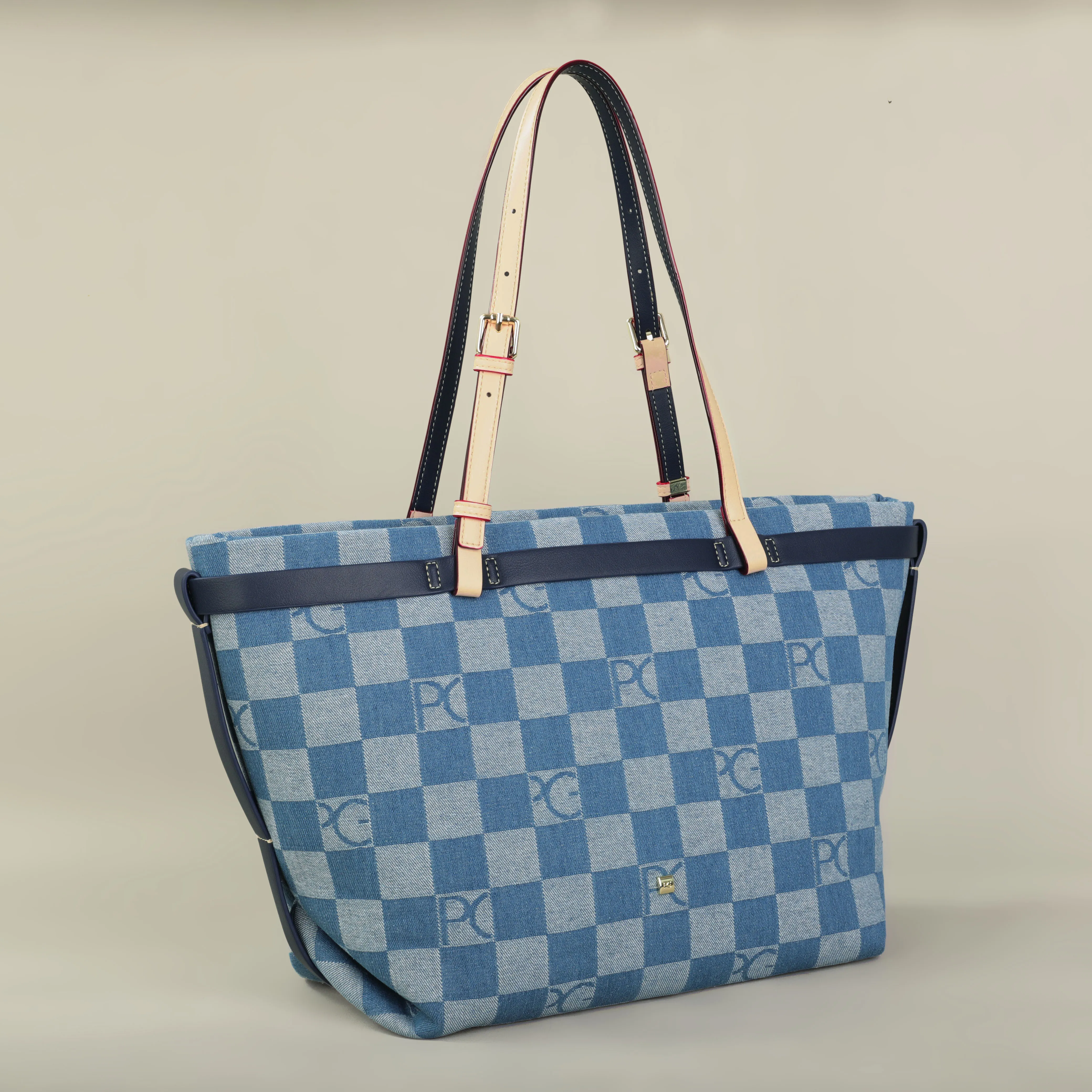 Soft geometric tote