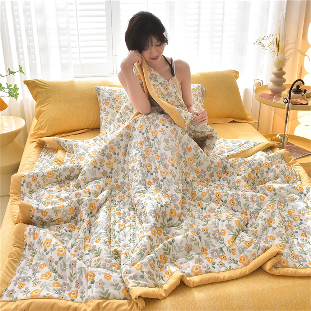 

Summer Washed Cotton Quilt Girl Home Comfortable Skin Friendly Breathable Material Fluffy Soft Thin Quilted Queen Size Blankets