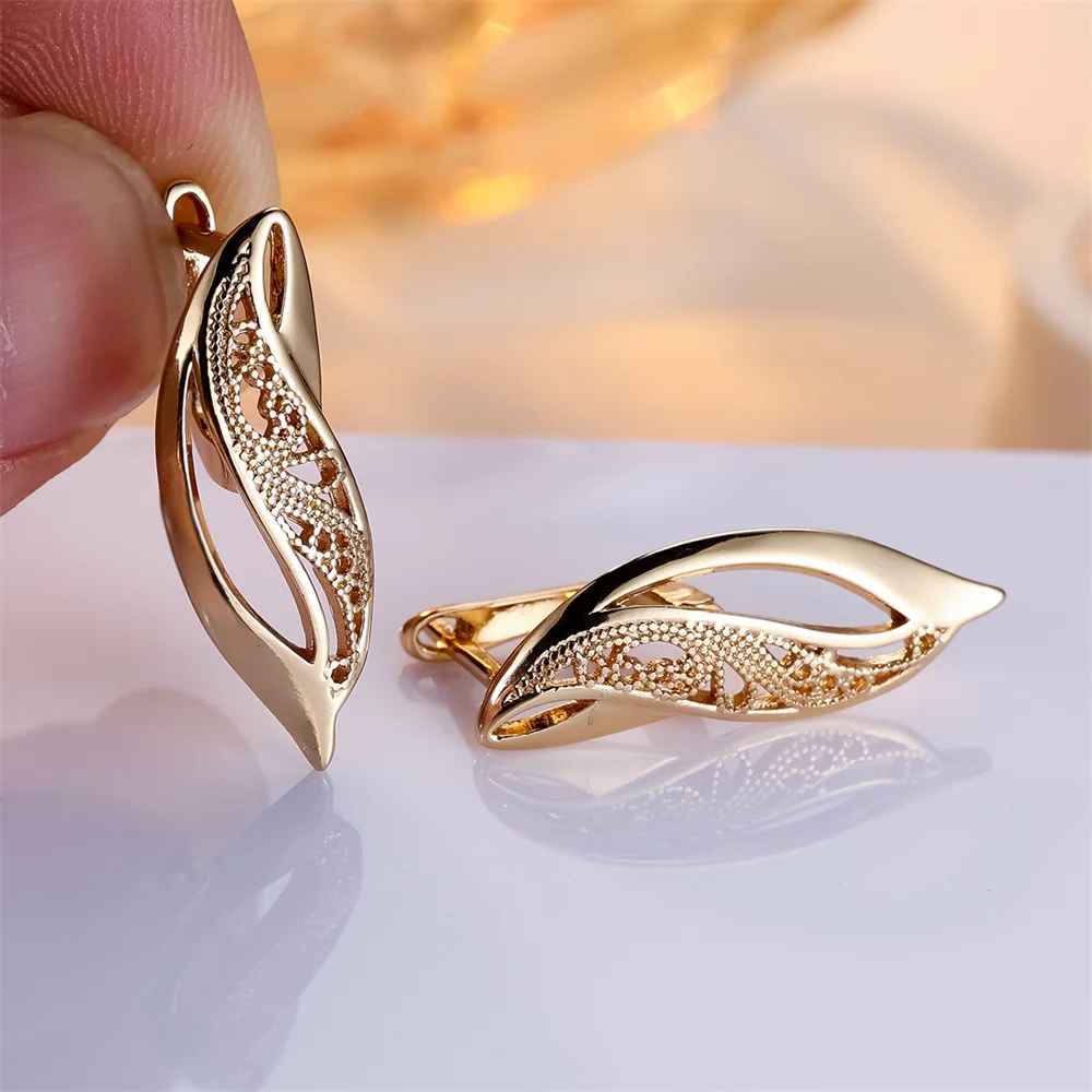 Retro Hollow Flower Pattern S Shape Hoop Earrings For Women Vintage Gold Color Ear Buckle Wedding Jewelry Bridal Engagement Gift