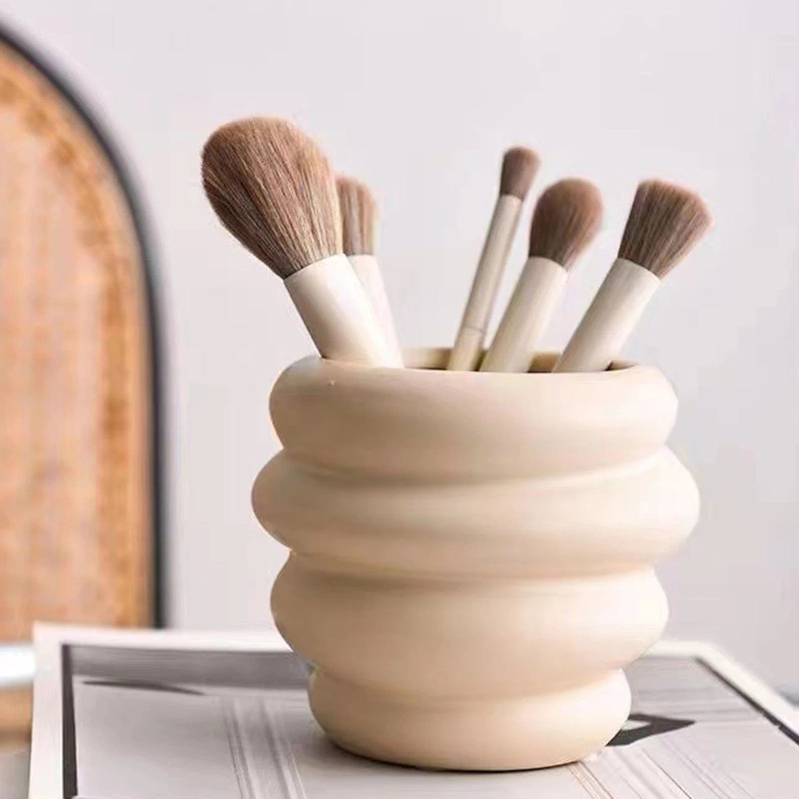 CHANEL Ceramic Vase / CHANEL Brush Holder