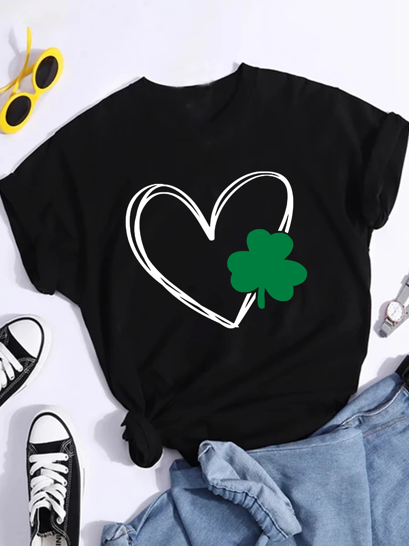 

2024 Fashion New Shamrock Heart Cropped T-Shirt Present for Friend Shamrock Design Gift Ideas T-Shirt