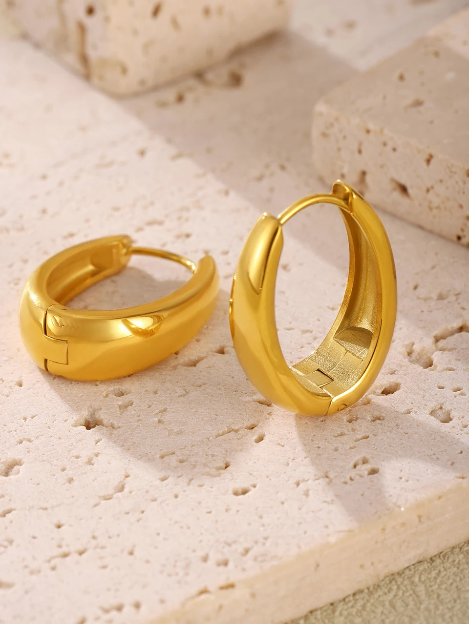 Edelstahl-Creolen für Damen, 18 Karat vergoldet, mit mehreren silberfarbenen Kettenquasten, Damen-Schnallen-Creolen, weiblicher Ohrring – Detail 16