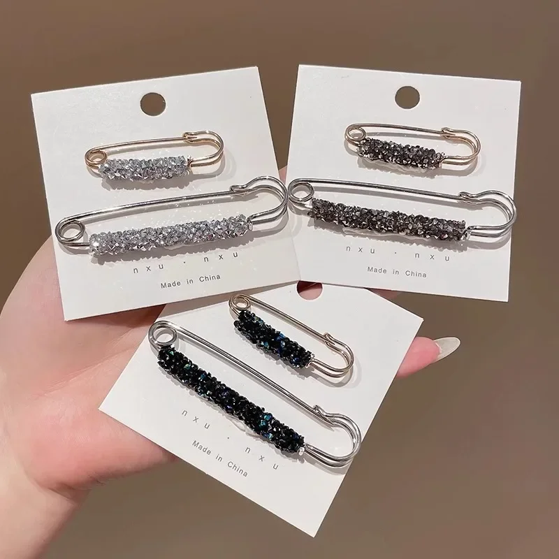 Fashion Crystal Pin Waist Buckle Fixed Strap Charm Safety Brooch Anti Fall Sweater Cardigan Clip Chain Pearls Brooches Jewelry