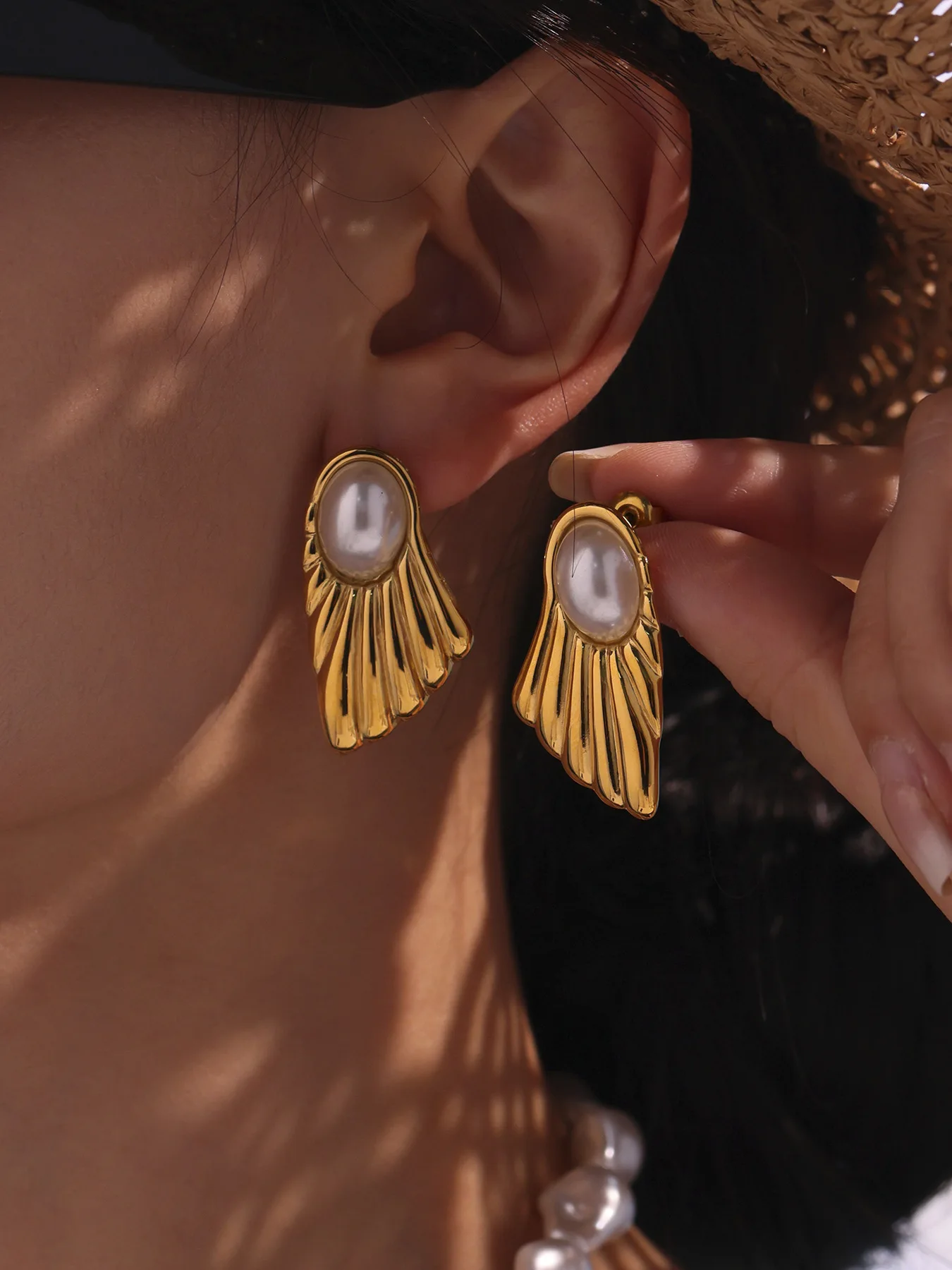 Elegante Muschelperlen-Ohrringe in Flügelform für Damen, 316 Edelstahl, Gold- oder Silberfarben, Persönliche Ohrstecker, Luxus-Schmuck für Mädchen – Detail 2