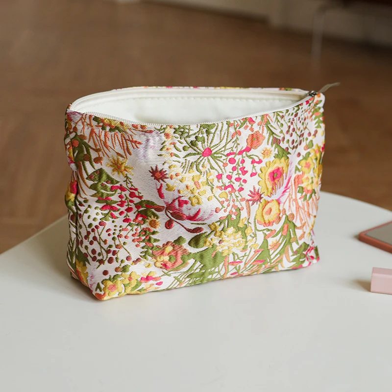 Women’s Large Capacity Green Cosmetic and Skincare Travel Bag