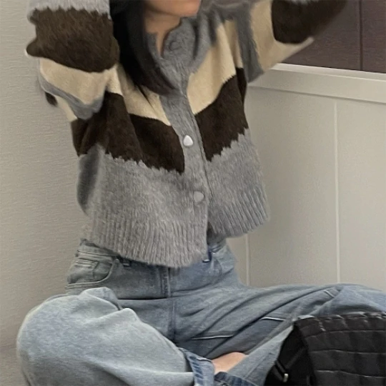 

Woman Lady Sweaters Knit Cardigans Tops 2023 Britain NEW V-Neck Long Sleeve Knitwear Women's Sweater Cardigan Coat Cloth Suéter