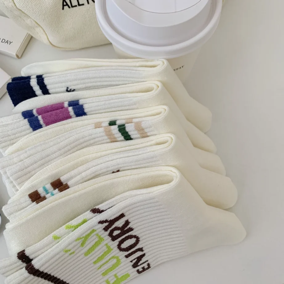 5 Paar modische Damensocken, neue Mädchen-Street-Casual-Crew-Socken, atmungsaktiv, mit Buchstabenmuster, trendig, bequem, Baumwollsocken, lange Socken – Detail 35