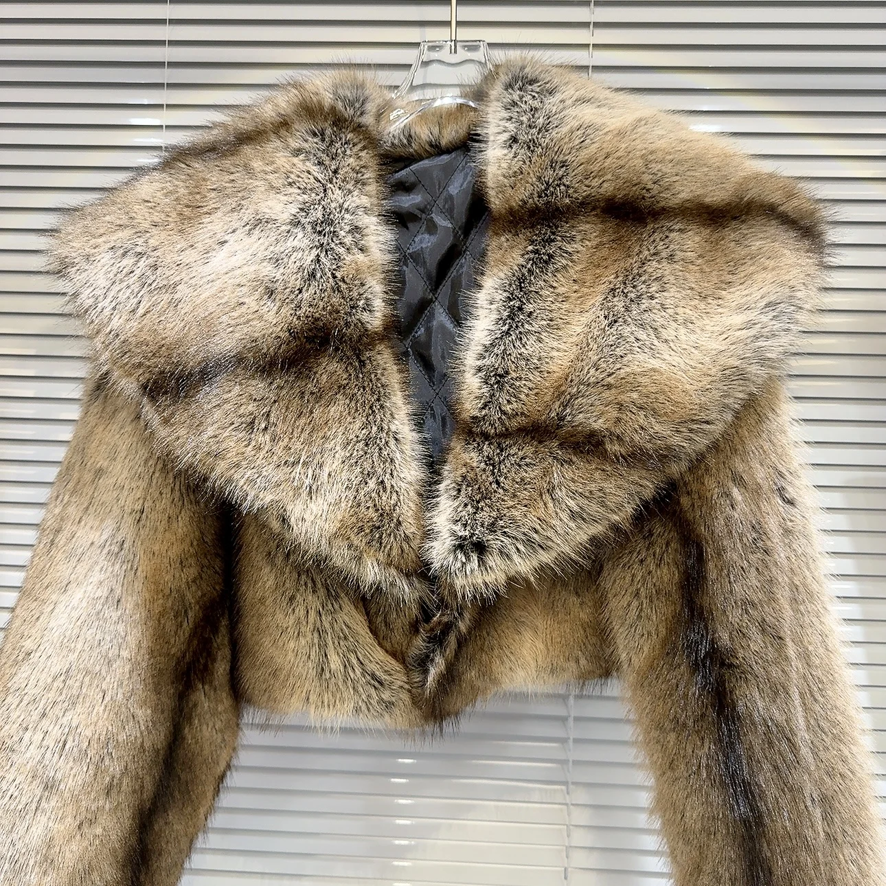 Fashion Big Lapel Long Sleeve Environmental Protection Faux Fur Cotton Jacket Women 2023 Winter New Short Furry Coats Female