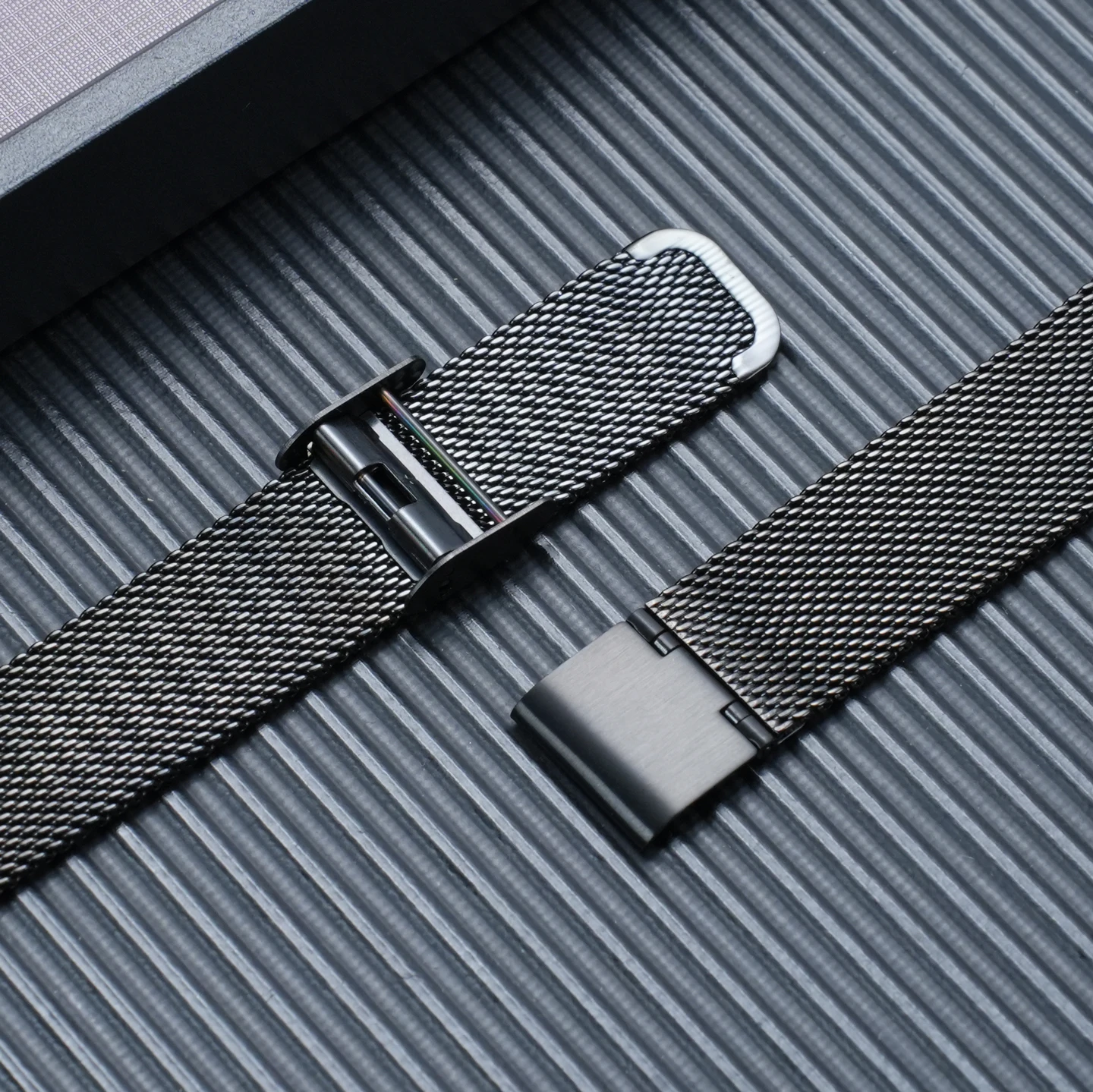 Elegant 18mm Milanese Mesh Stainless Steel Watch Strap - Black/Silver/Gold Bracelet