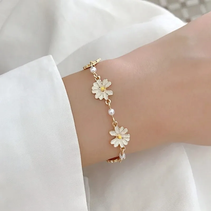 [韓国人気ジュエリー] Flutter Daisy Bracelet 韓国人気ジュエリー] Flutter Daisy Bracelet Designer fashion