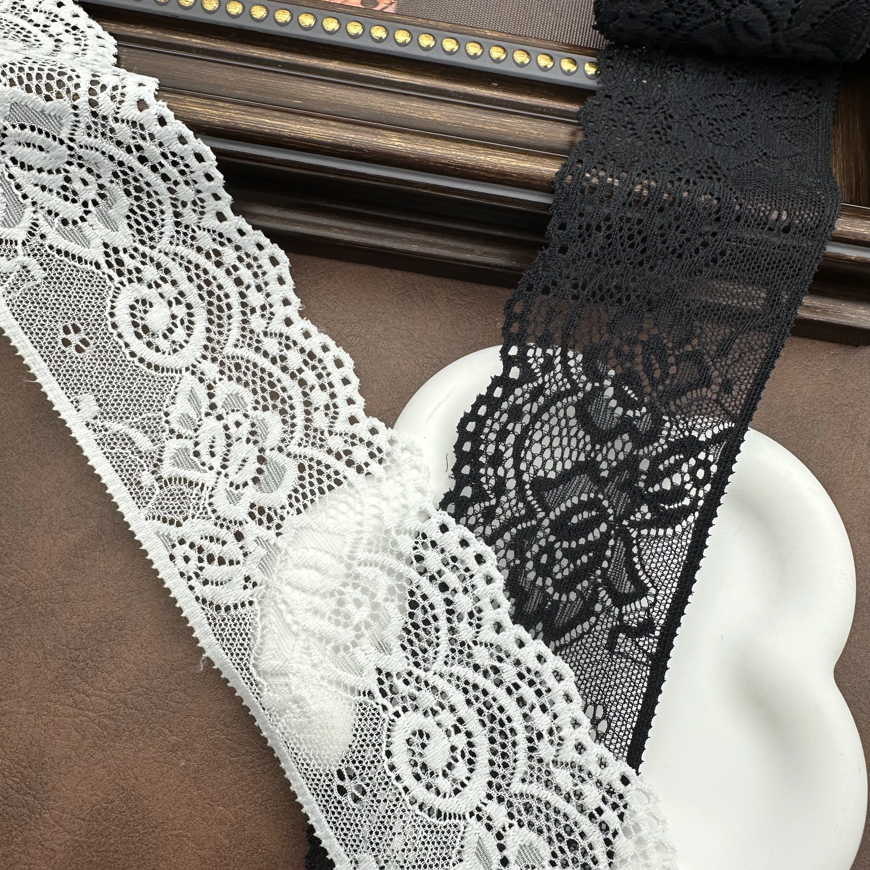 15 Yards schwarz-weiße, optionale 2,6-Zoll-Spitzenborte – für Hochzeitskleider, Röcke, Bekleidung, DIY-Bastelarbeiten, Nähzubehör – Detail 1