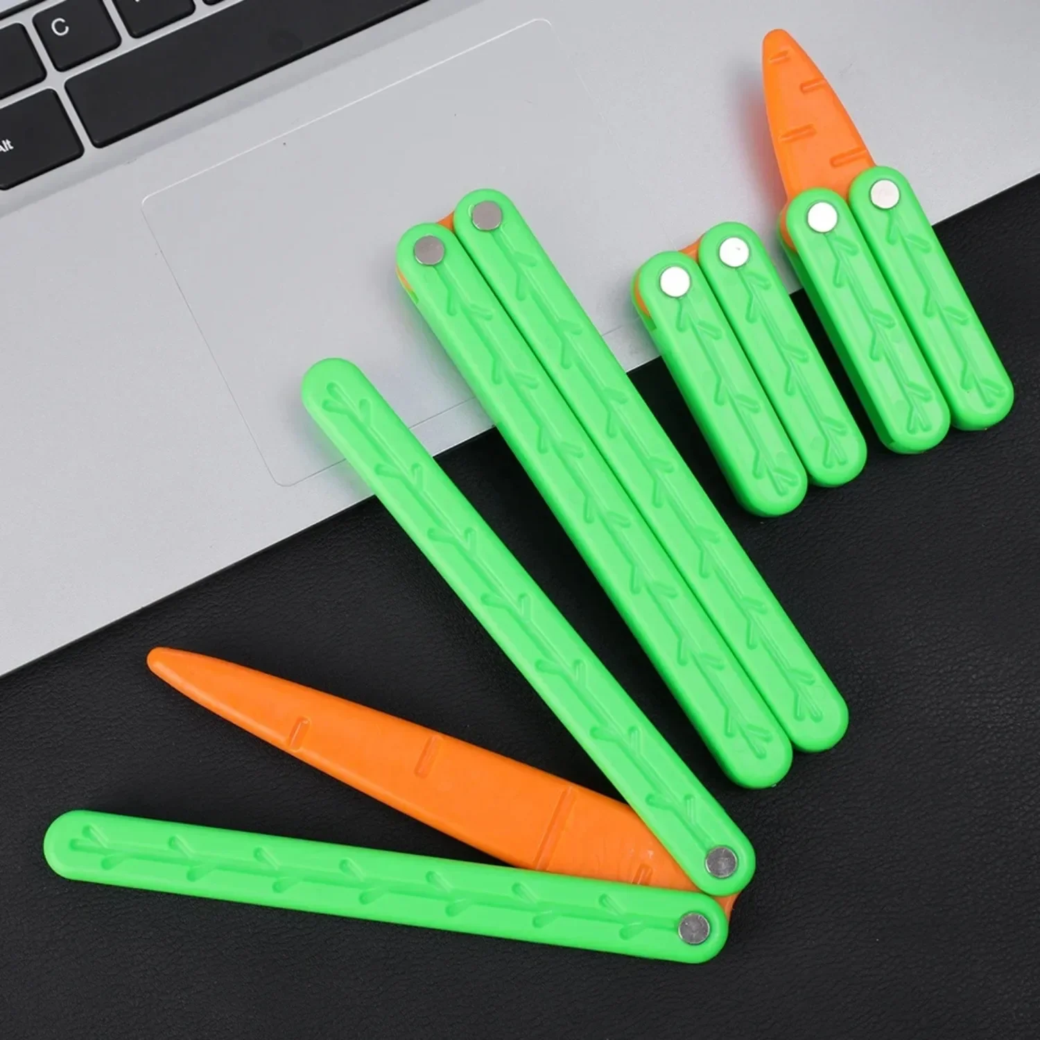 3D Printed Toy Carrot Knife Toy Simulation Carrot Butterfly Knife Gravity 3D Printed Plastic Folding Knife