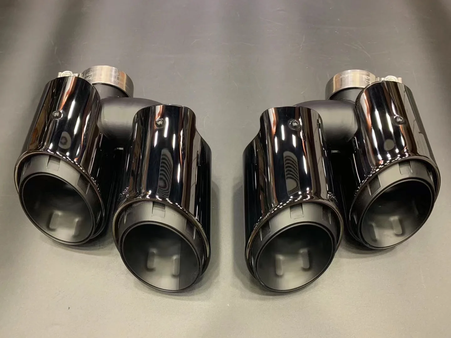 

For Porsche Macan 2.0T 2014-2018 Titanium Gloss Black Rear Bumper Exhaust Tips Muffler Pipe Car Air Vent Outlet Exhause Tailpipe