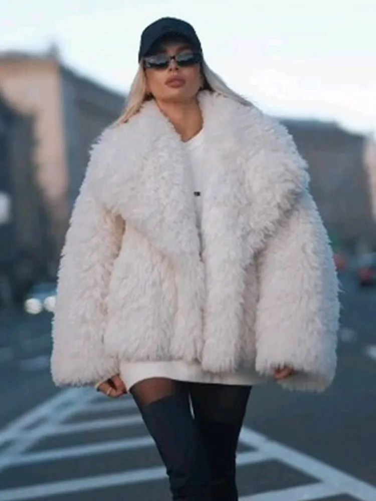 

Women Solid Lapel Long Sleeved Fur Coats Fashion Plush Spliced Short Tunic 2023 Winter Female Thick Warm Highstreet Outerwear