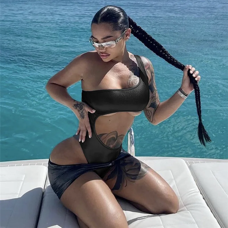 

2023 Women's Summer New Bodysuit Personalized Reflective Fashion Oblique Shoulder Slim Fit Short Skirt Set