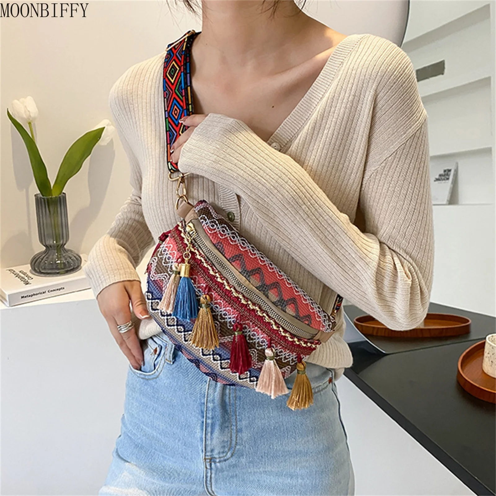 

Female Ethnic Style Waist Bag with Adjustable Strap Variegated Color Fanny Pack with Fringe Decor Fashion Crossbody Chest Bags