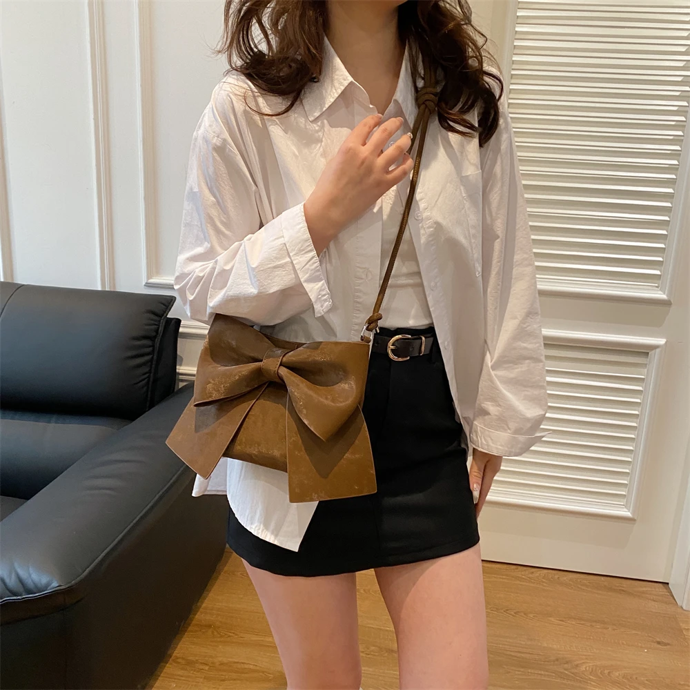 【mnem】Fur Knot Big Crossbody Bag S7a07612c3b444e329c37c951d23af