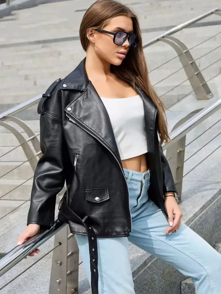 

New Fashion Women Casual Leather Jackets Turndown Collar Rivet Epaulet Zipper Biker Overcoat Loose Faux Soft Leather Outwear