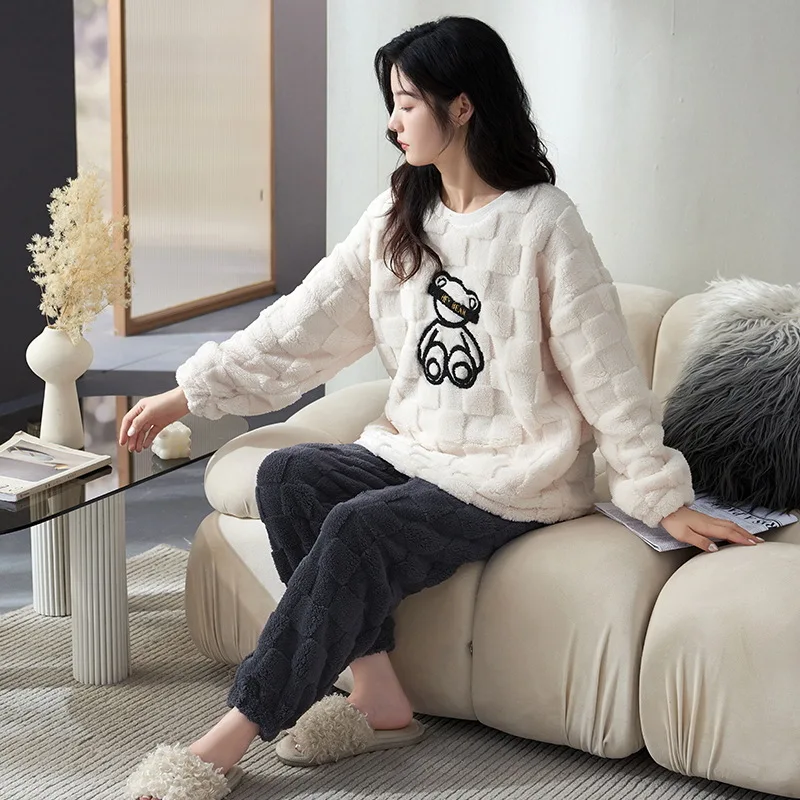 

Winter New Style Coral Velvet Pajamas For Women Warm Plush Sweet Leisure Flannel Housewear Suit For Women Can Be Worn Externally