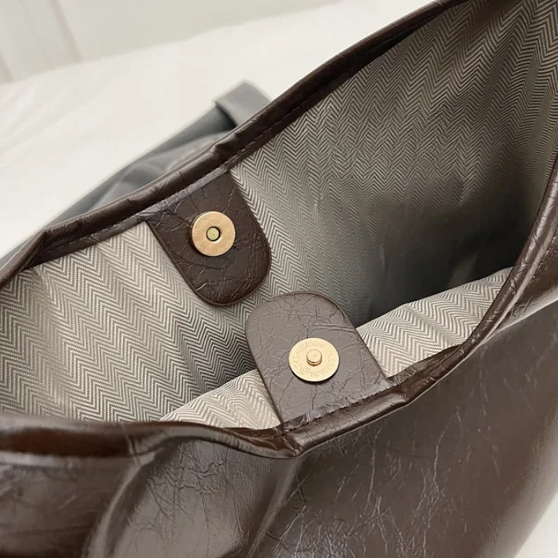 Large Capacity Red Bag For Women 2025 New Retro Texture Single Shoulder Tote Bags Fashion Versatile Casual Ladies Handbags 5