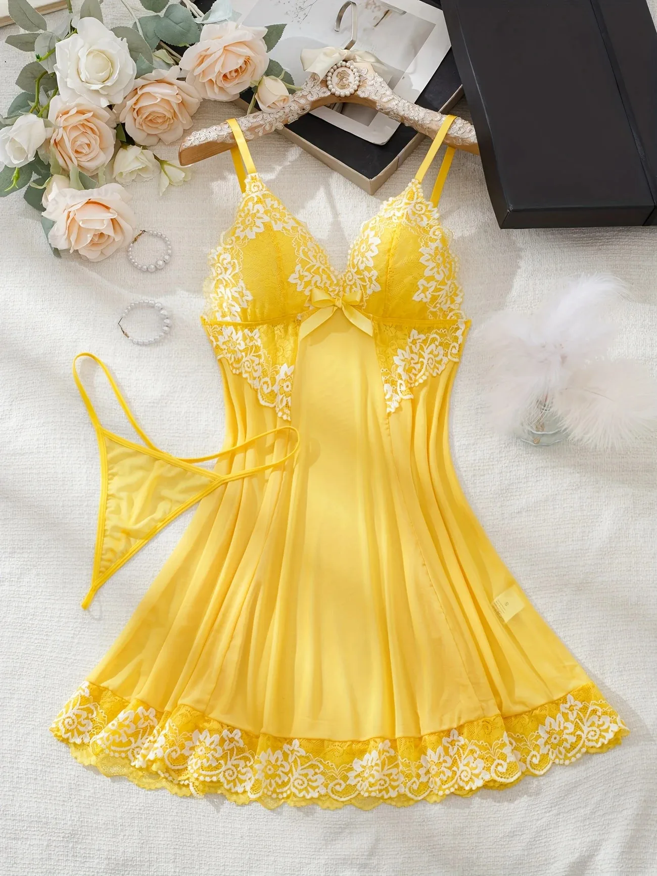 Läpinäkyvä pitsinen rintaliivit ja stringit setti babydoll_voghion.com