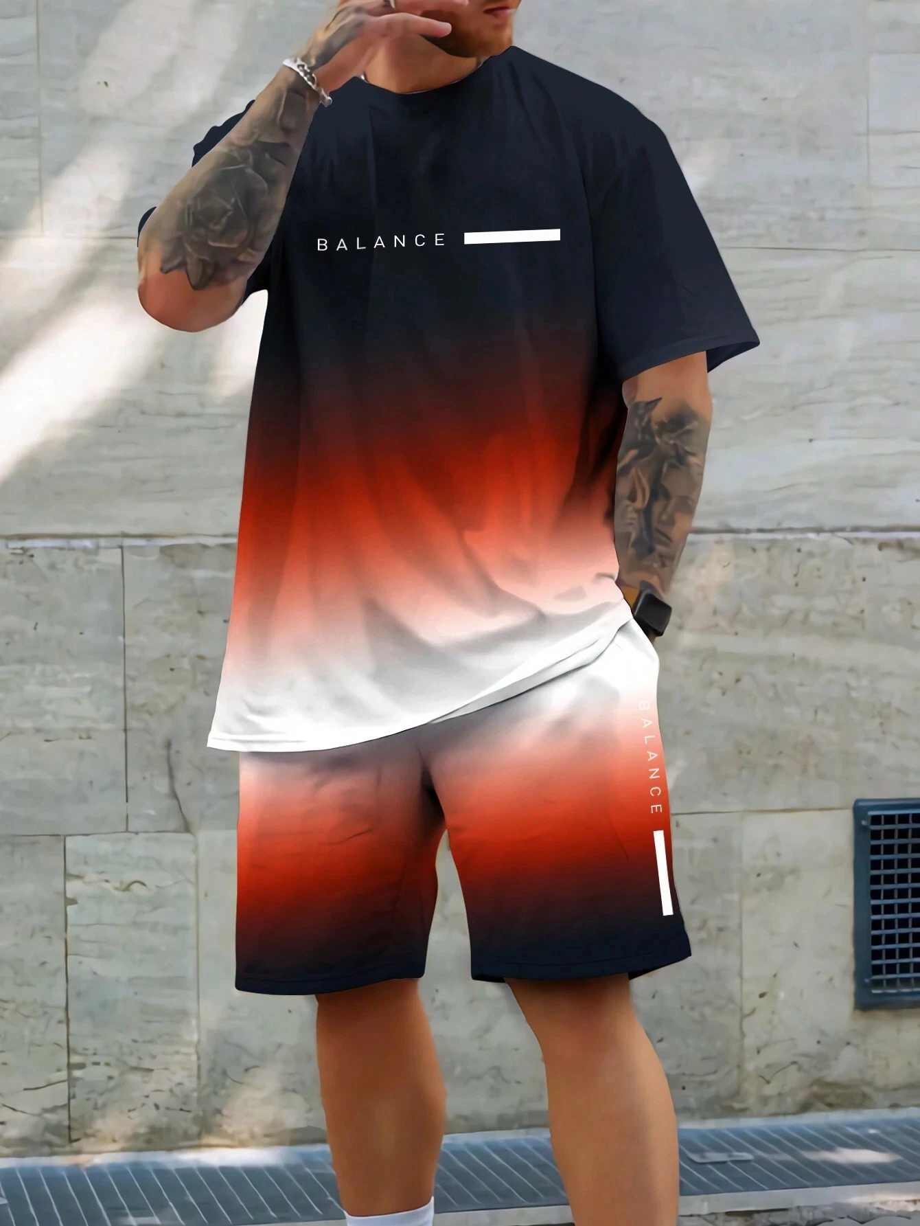 بدلة رجالية صيفية متدرجة مطبوعة برقبة دائرية وأكمام قصيرة تي شيرت غير رسمي وسروال قصير مكون من قطعتين بدلة شارع عصرية